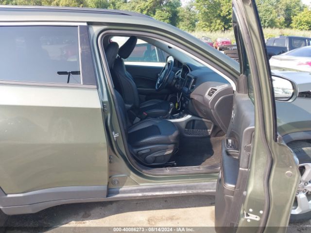 3C4NJDBB3KT600588 Jeep Compass Latitude 4x4