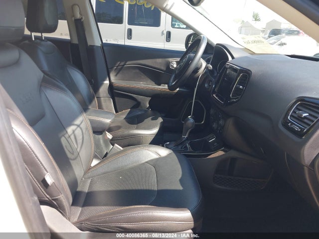 3C4NJCCBXJT318987 Jeep Compass Limited Fwd
