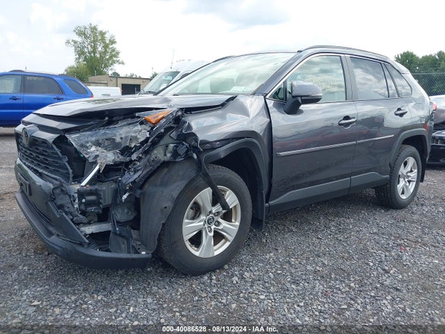 Toyota Rav4 Xle 2019 JTMP1RFV2KD017915 Image 2