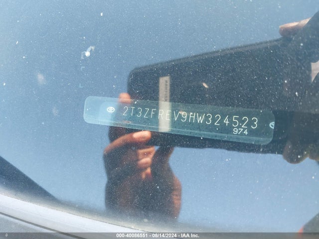 Toyota RAV4 LE 2017 2T3ZFREV9HW324523 Image 9