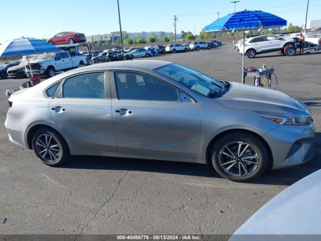 3KPF24AD3NE475881 KIA Forte Lxs