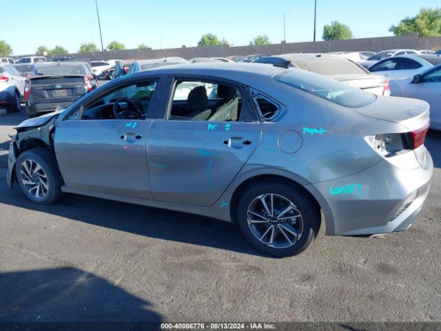 3KPF24AD3NE475881 KIA Forte Lxs