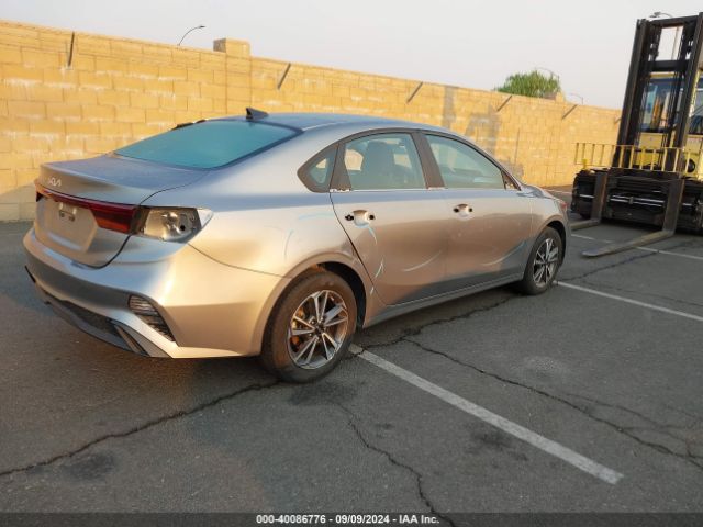 3KPF24AD3NE475881 KIA Forte Lxs