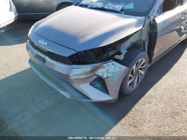 3KPF24AD3NE475881 KIA Forte Lxs