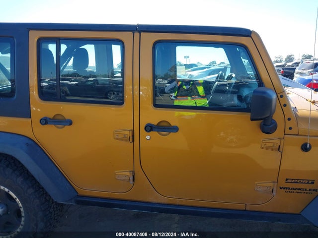 1C4BJWDG3EL292071 Jeep Wrangler Unlimited Sport