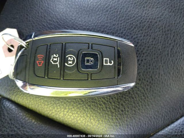 5LMCJ1D90KUL17077 Lincoln Mkc Standard