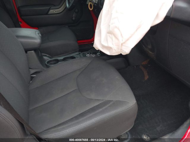 1C4BJWDG5GL332878 Jeep Wrangler Unlimited Sport