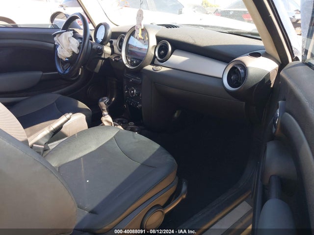2011 MINI COOPER WMWSU3C53BT095349 Photo 4