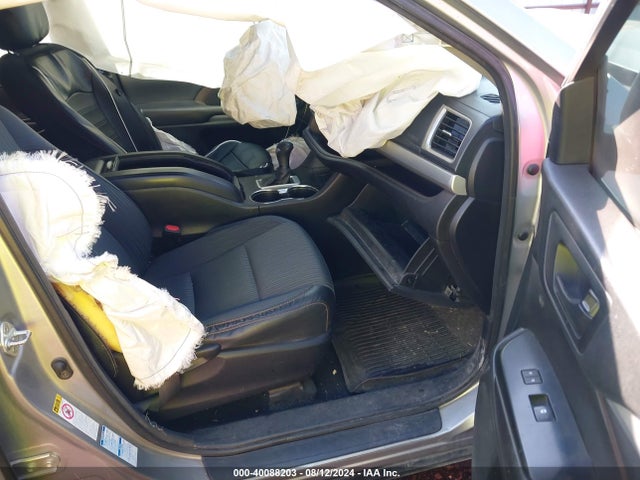 Toyota Highlander Le Plus 2017 5TDBZRFH8HS363185 Image 8