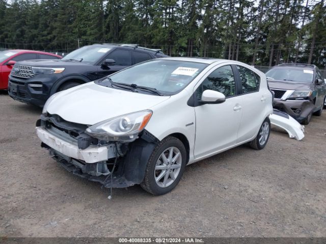 Toyota Prius C Four 2015 JTDKDTB35F1095390 Image 2