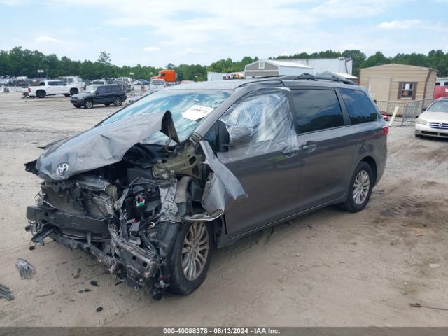 5TDYK3DCXGS713725 Toyota Sienna Xle 8 Passenger