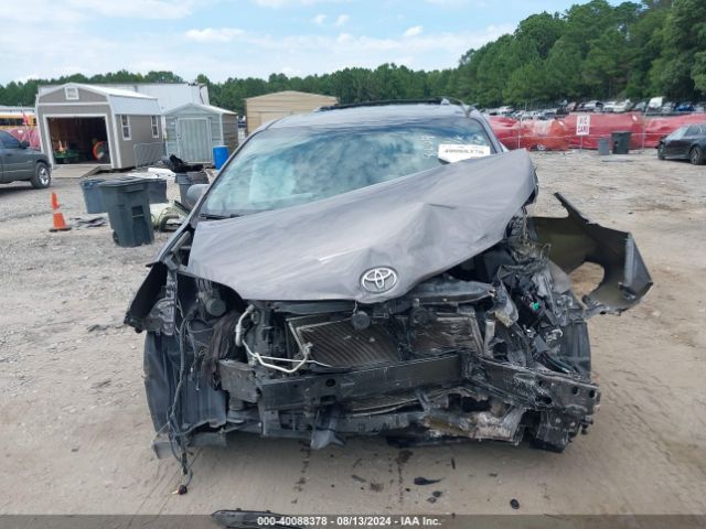 5TDYK3DCXGS713725 Toyota Sienna Xle 8 Passenger