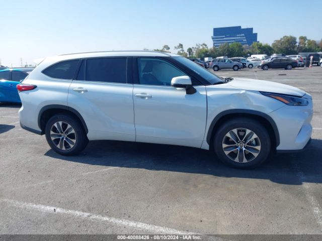 5TDHZRAH6NS550082 Toyota Highlander Xle