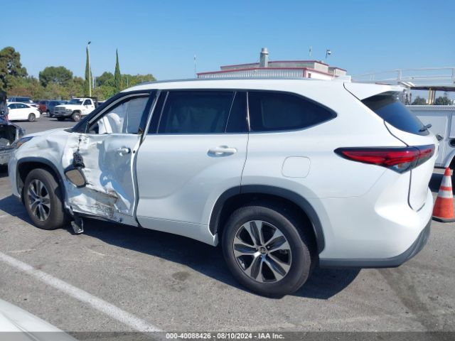5TDHZRAH6NS550082 Toyota Highlander Xle
