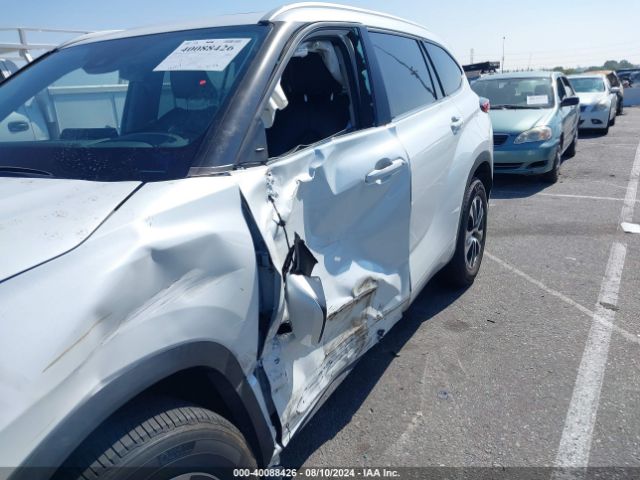 5TDHZRAH6NS550082 Toyota Highlander Xle