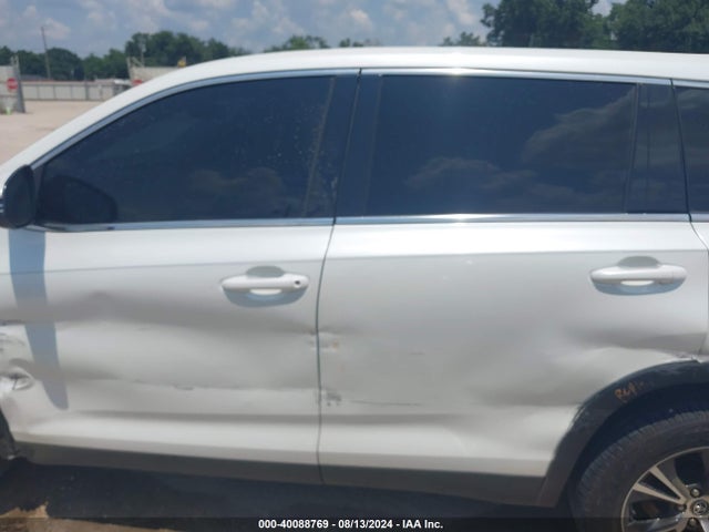 Toyota Highlander Le 2019 5TDZARFH1KS045681 Image 15