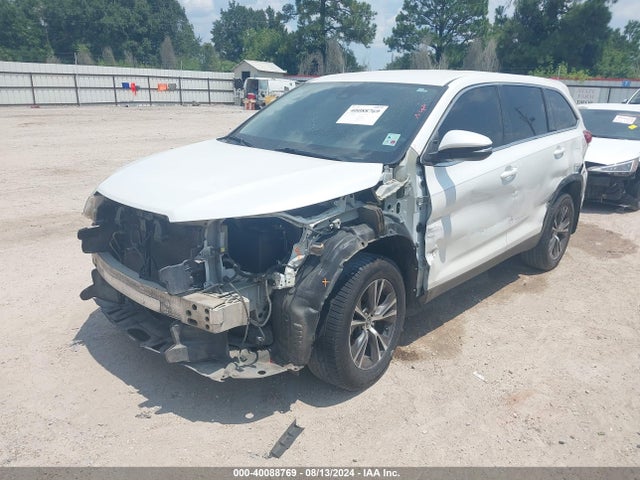 Toyota Highlander Le 2019 5TDZARFH1KS045681 Image 2