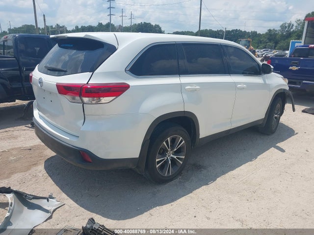 Toyota Highlander Le 2019 5TDZARFH1KS045681 Image 4