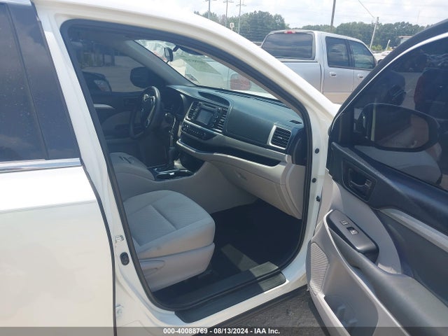 Toyota Highlander Le 2019 5TDZARFH1KS045681 Image 5