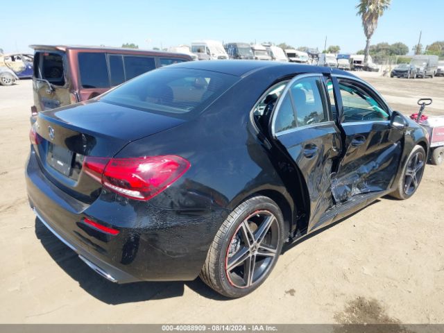 W1K3G4EB6NJ376123 Mercedes-Benz A 220