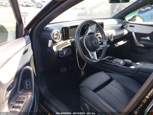 W1K3G4EB6NJ376123 Mercedes-Benz A 220