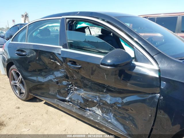 W1K3G4EB6NJ376123 Mercedes-Benz A 220