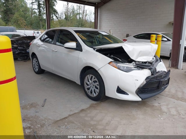 Toyota COROLLA LE 2017 5YFBURHE1HP669381 zdjęcie główne