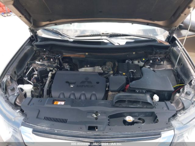 JA4AD3A38JZ015470 Mitsubishi Outlander Sel