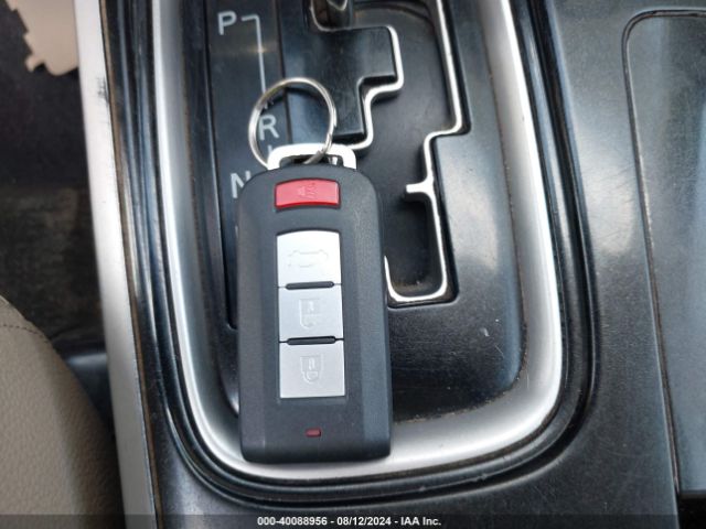 JA4AD3A38JZ015470 Mitsubishi Outlander Sel