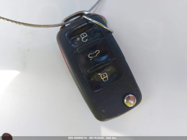 1VWBT7A37GC052944 Volkswagen Passat 1.8t Se