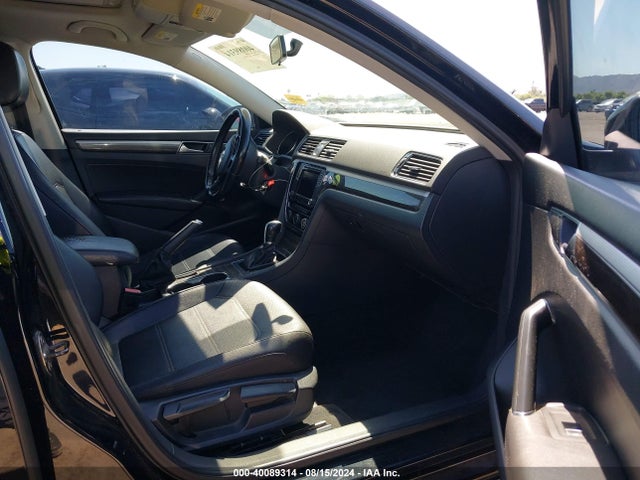 1VWBT7A37GC052944 Volkswagen Passat 1.8t Se