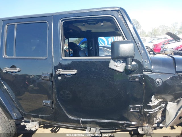 1C4BJWEG0EL271984 Jeep Wrangler Unlimited Sahara