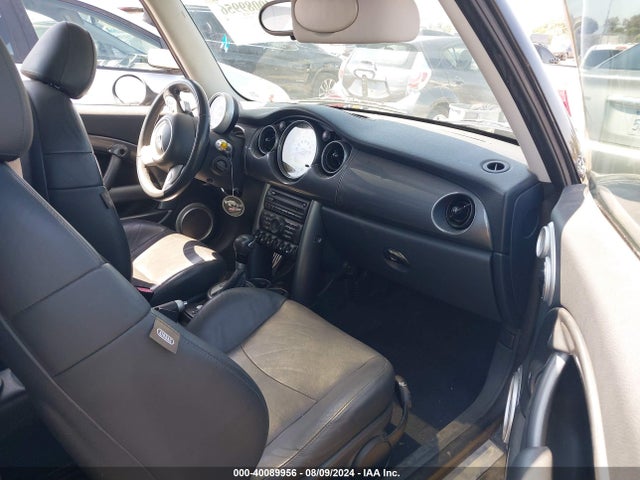 2005 MINI COOPER S WMWRE33475TG95723 Photo 4