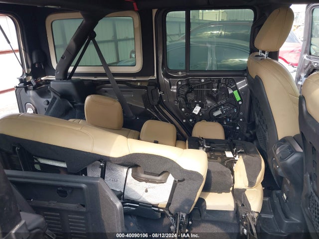 1C4HJXFG3JW130995 Jeep Wrangler Unlimited Rubicon 4x4