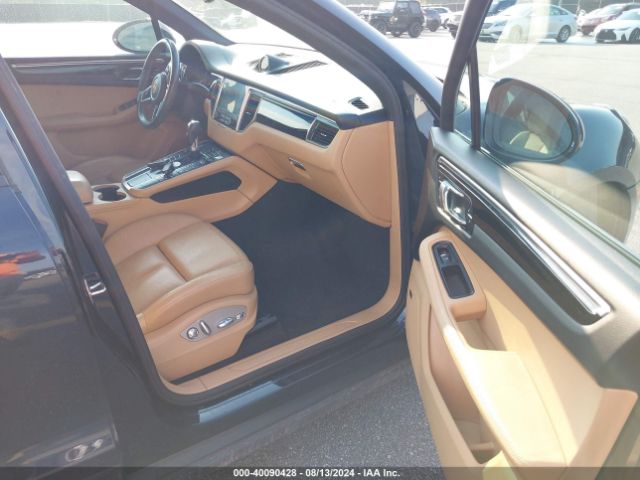 2017 PORSCHE MACAN WP1AA2A50HLB81651 Photo 4
