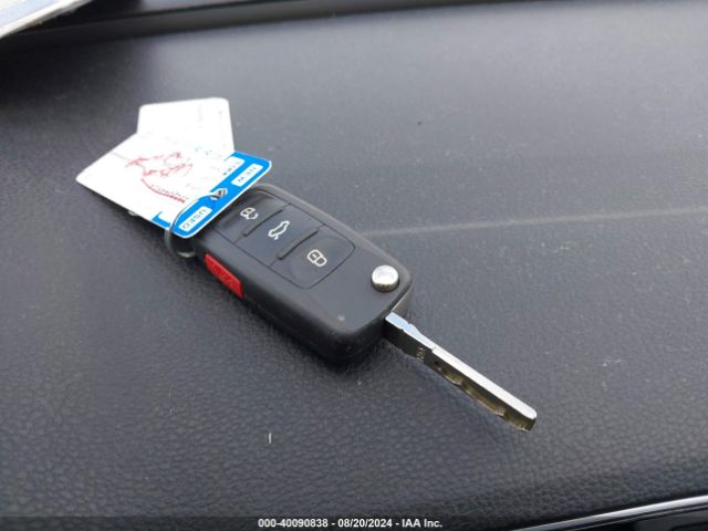 1VWBT7A3XHC053183 Volkswagen Passat 1.8t Se