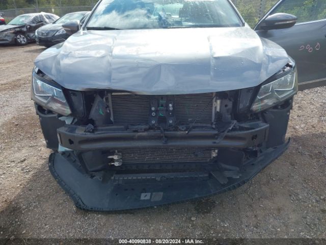 1VWBT7A3XHC053183 Volkswagen Passat 1.8t Se
