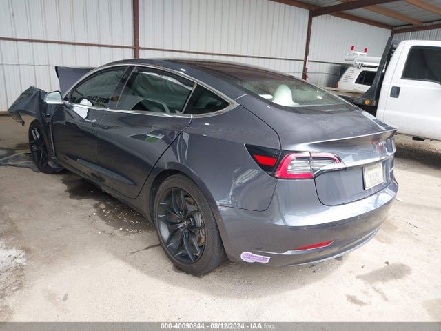 5YJ3E1EB1JF188657 Tesla Model 3 Long Range/performance
