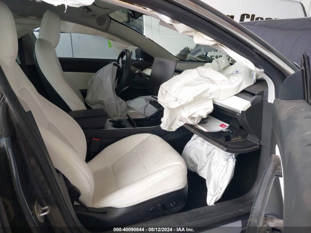 5YJ3E1EB1JF188657 Tesla Model 3 Long Range/performance