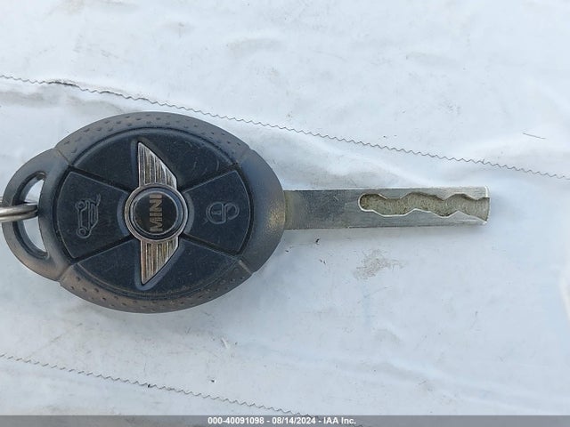 2006 MINI COOPER S WMWRH33526TK57948 Photo 10