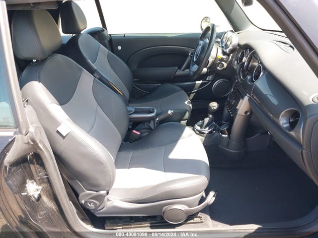 2006 MINI COOPER S WMWRH33526TK57948 Photo 4