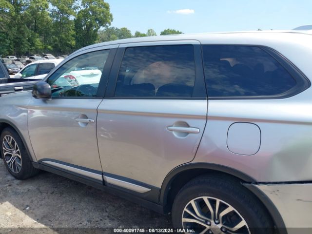JA4AD2A39JJ004213 Mitsubishi Outlander Es