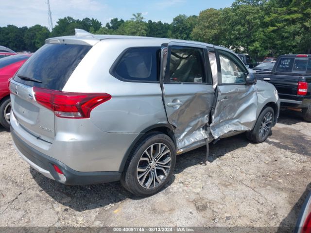 JA4AD2A39JJ004213 Mitsubishi Outlander Es