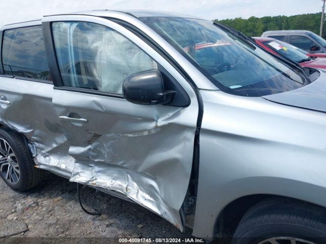 JA4AD2A39JJ004213 Mitsubishi Outlander Es