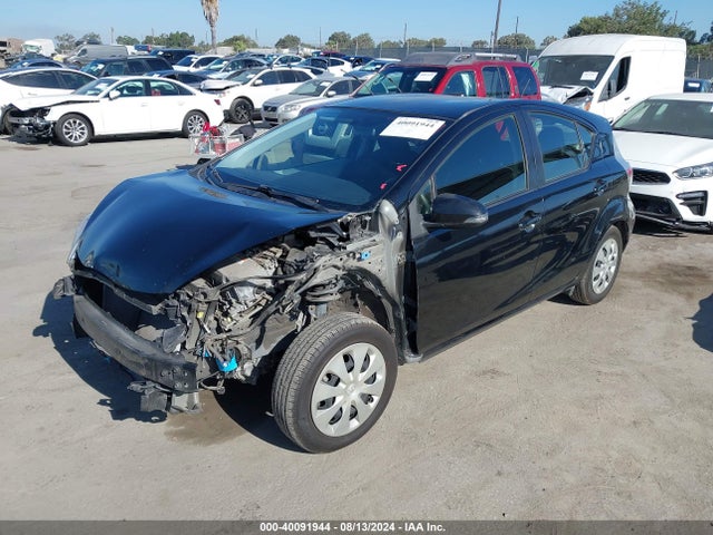 Toyota Prius C Three 2014 JTDKDTB35E1567280 Image 2
