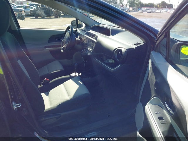 Toyota Prius C Three 2014 JTDKDTB35E1567280 Image 5