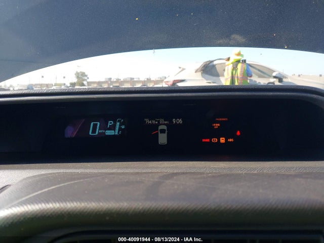 Toyota PRIUS C 2014 JTDKDTB35E1567280 Image 19