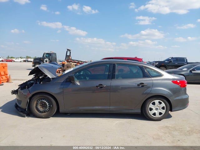 Ford FOCUS S 2016 1FADP3E29GL281481 Image 14
