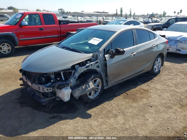 Chevrolet Cruze Lt Auto 2018 1G1BE5SM7J7247136 Image 2