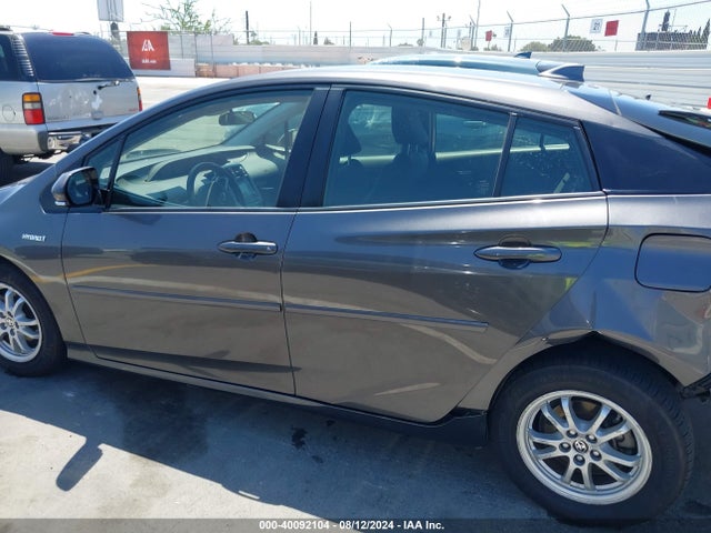 Toyota Prius Two 2018 JTDKBRFU3J3586727 Image 15